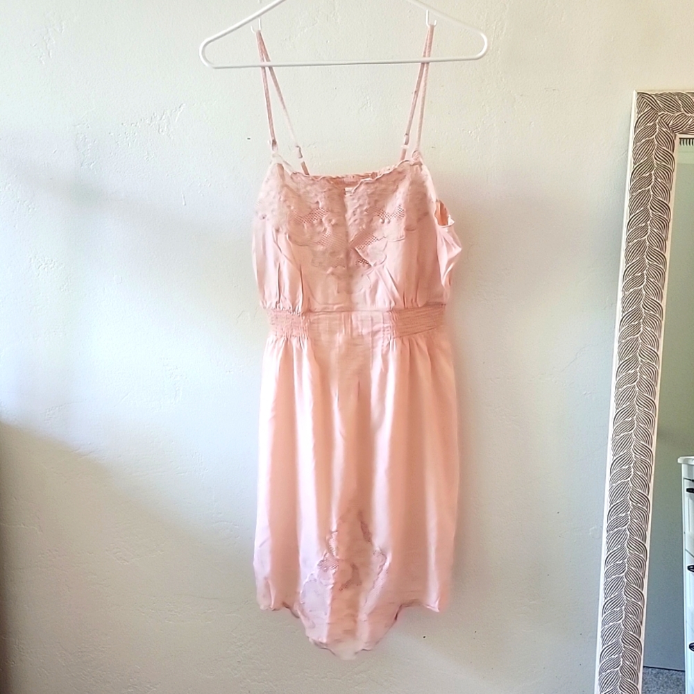 ANTHROPOLOGIE Kimchi & Blue, M, Pink Embroidered Dress